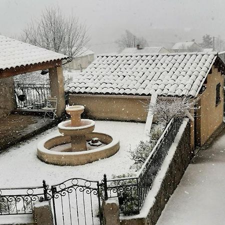 Gite La Foux De Peyroules Bagian luar foto