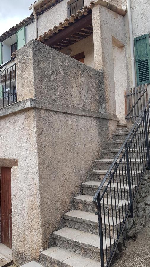 Gite La Foux De Peyroules Bagian luar foto